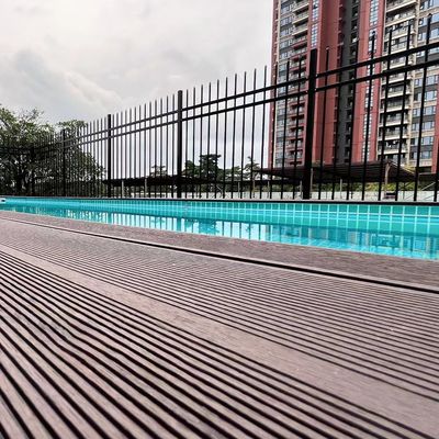 アウポールの地下プールで 屋内を泳ぐ場所にする