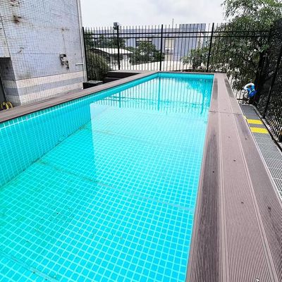エアポンプ用アクセサリー付きのビニールプール